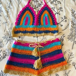 Crochet halter top and short shorts – size L
